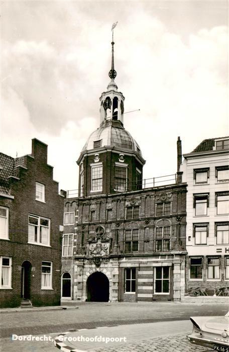 Dordrecht Zuid-Holland NL Groothoofdspoort Stadttor Turm Backsteingebaeude Platz