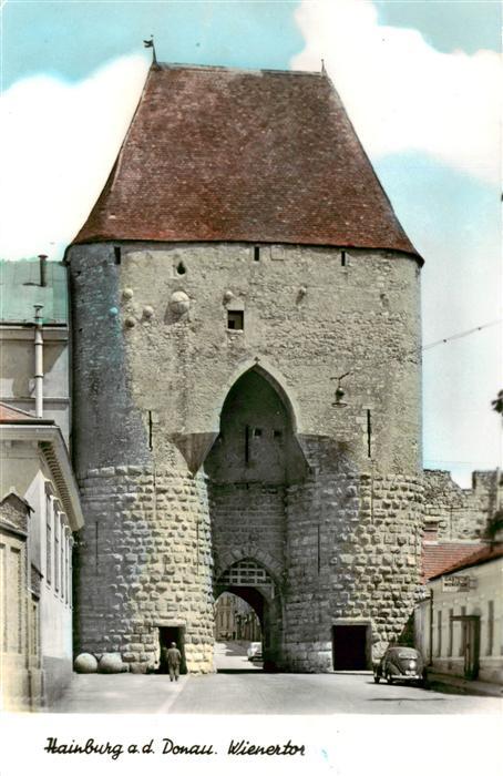 Hainburg Donau Niederoesterreich AT Wienertor Stadttor Mittelalter Turm Gasse Au