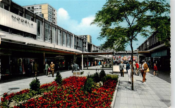 ROTTERDAM Zuid-Holland NL Lijnbaan Fussgaengerzone Modela AGB Passanten Blumenb