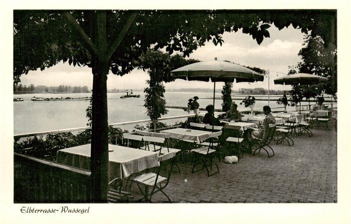 Wussegel Elbterrasse Restaurant Elbe Schiff Terrasse Sonnenschirme Gaeste Flussu