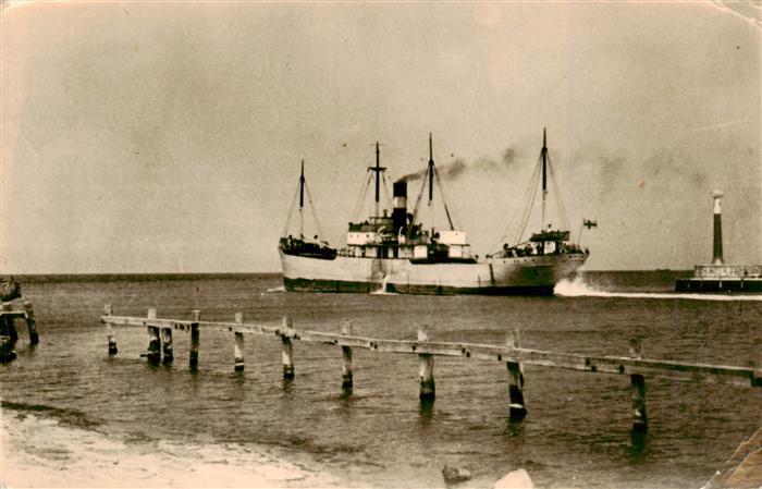 WARNEMueNDE Ostseebad Rostock Auslaufender-Finnischer-Frachter Dampfschiff Hafen