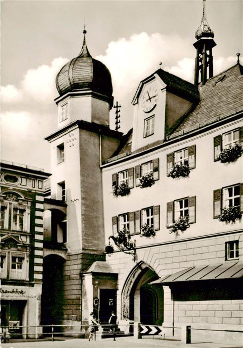Aising Mittertor Heimatmuseum Zwiebelturm Uhr Tordurchgang Fassade