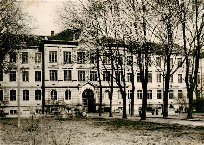 Weinboehla Oberschule Schulgebaeude Baeume Gruenderzeitgebaeude