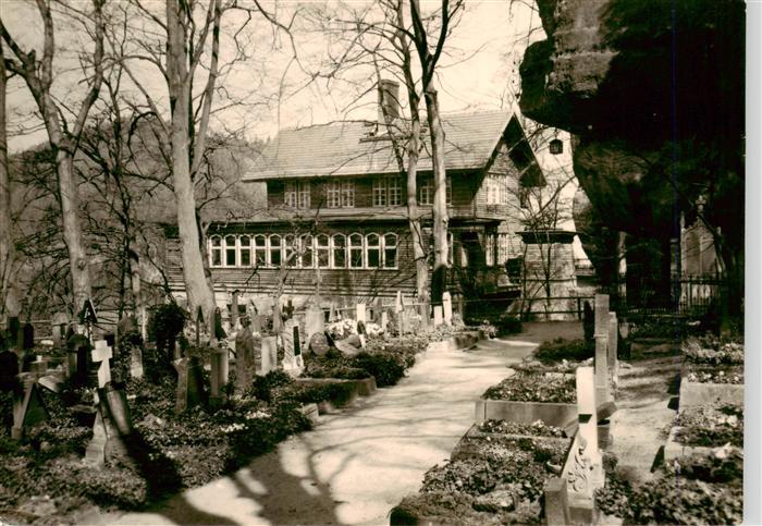 Oybin Sachsen Friedhof Gaststaette Holzhaus Grabsteine Felsen Baeume Kurort