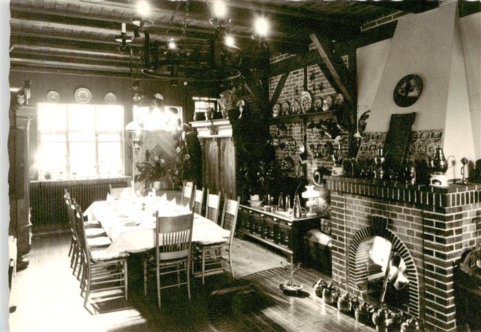 Hohenlockstedt Gasthaus Lohmuehle Gaststube Kamin Ziegelkamin Esstisch Holzbalke