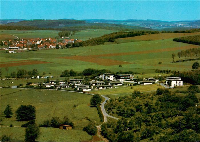 Schwalenberg SOS-Kinderdorf Burgberg Huegel Felder Dorf Flachdachgebaeude Gruenl