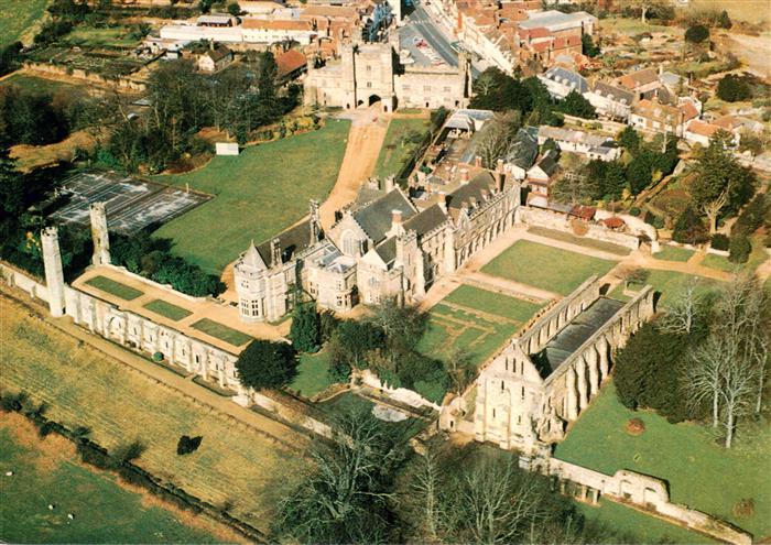 Battle Town Luftaufnahme Battle-Abbey Klosterruine Gaerten Torgebaeude Stadtrand