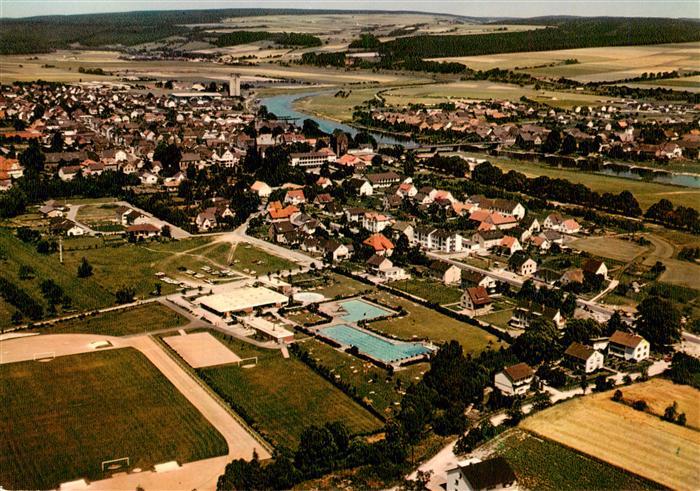 Beverungen Hoexter NRW Weser Freibad Sportplatz Wohnhaeuser Felder Luftbild