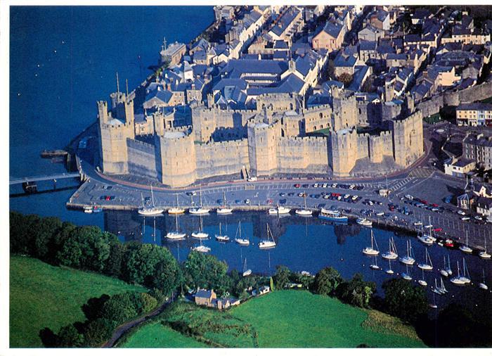 Carnarvon Castle Caernarfon-Castle Burg Hafen Segelboote Stadtansicht Fluss Park