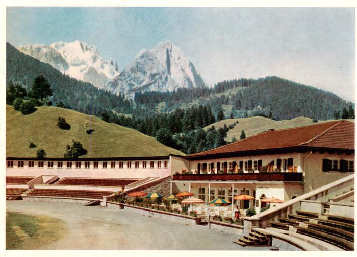 GARMISCH-PARTENKIRCHEN Bayern Olympiahaus Skistadion Eckbauerbahn-Talstation Hot