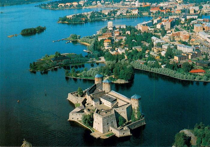 Savonlinna Soumi Olavinlinna Burg Wasserburg See Luftbild Inseln Altstadt