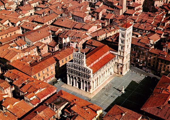 LUCCA Toscana IT San-Michele Kirche Fliegeraufnahme Piazza Altstadt Daecher Camp