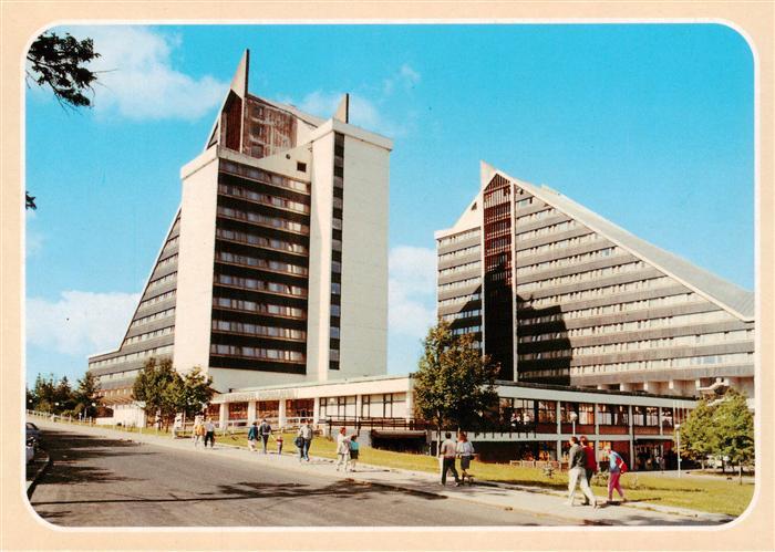Oberhof Thueringen Hotel-Panorama Hochhaus Plattenbau Passanten Strasse Thuering