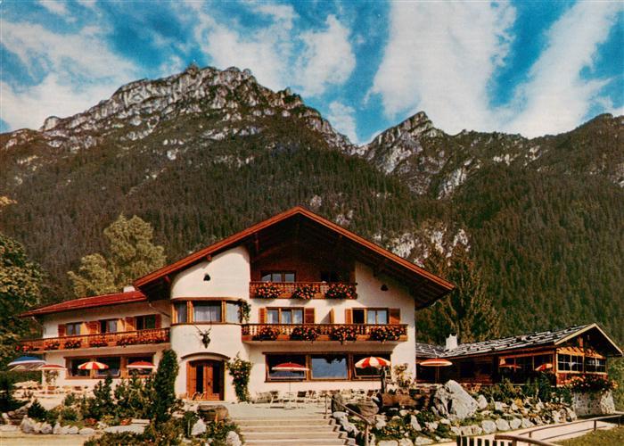 GARMISCH-PARTENKIRCHEN Bayern Almhuette Berggasthof Kramer Balkon Sonnenschirme