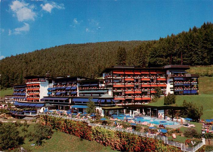 Tonbach Baiersbronn BW Traube-Tonbach Hotel Pool Schwarzwald Wald Wiesen Liegest