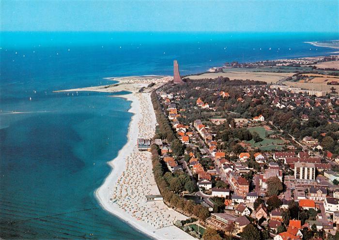 LABOE Ostseebad PLoeN Schleswig-Holstein Strand Strandkoerbe Marine-Ehrenmal Ost