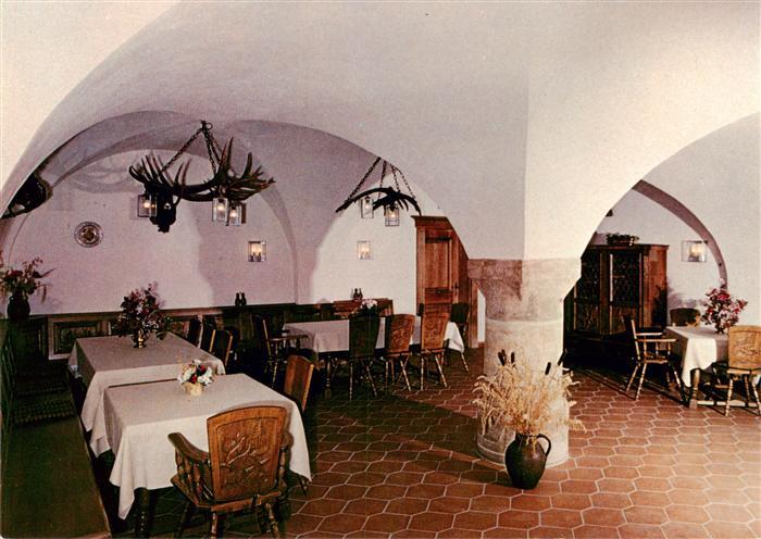 Ahorntal Bayern Burg-Rabenstein Jagdzimmer Gewoelbe Geweih-Kronleuchter Hotel Ga