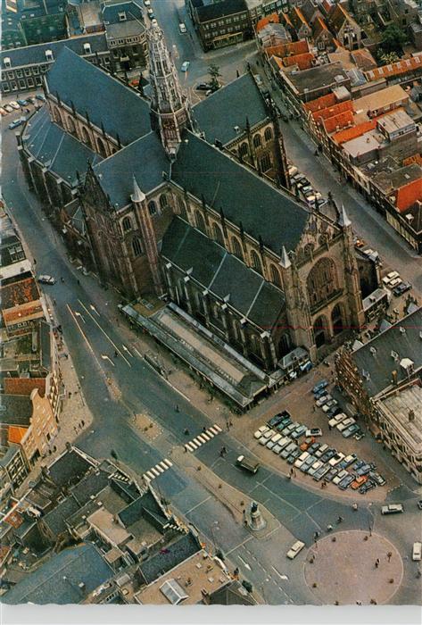 HAARLEM NL Grote-Kerk Luftbild Kathedrale Stadtmitte Markt Autos Daecher Kirchtu