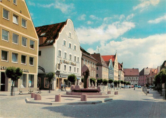 Guenzburg Bayern Marktplatz Brunnen Geschaefte Rathausplatz Buergerhaueser Hotel