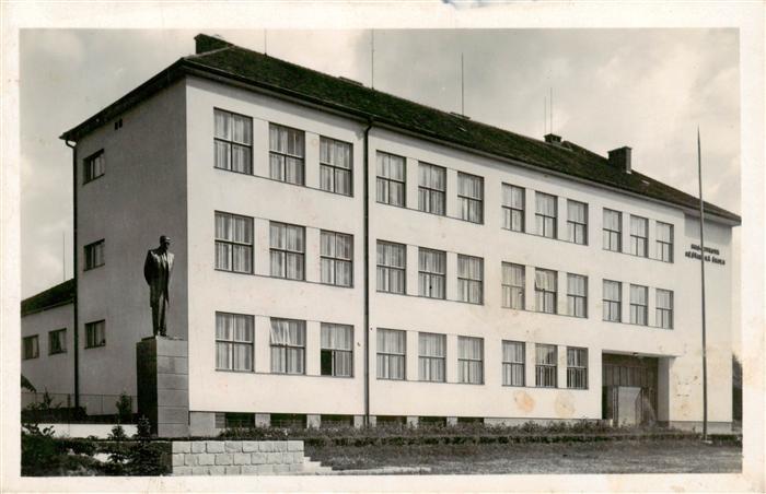 Bystrice nad Pernst CZ Masarykova mest. skola Schule Denkmal