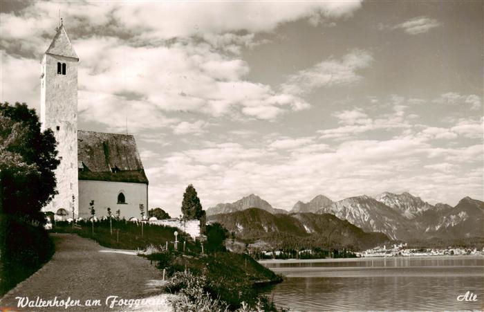 Waltenhofen Allgaeu Forggensee Bayern Partie am See Blick zur Kirche Alpen