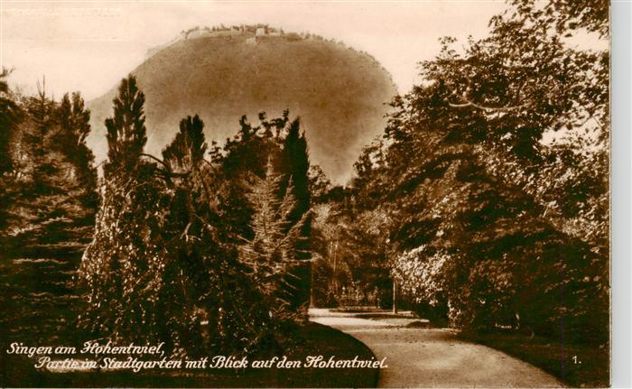 Singen Hohentwiel Partie im Stadtgarten mit Blick auf den Hohentwiel