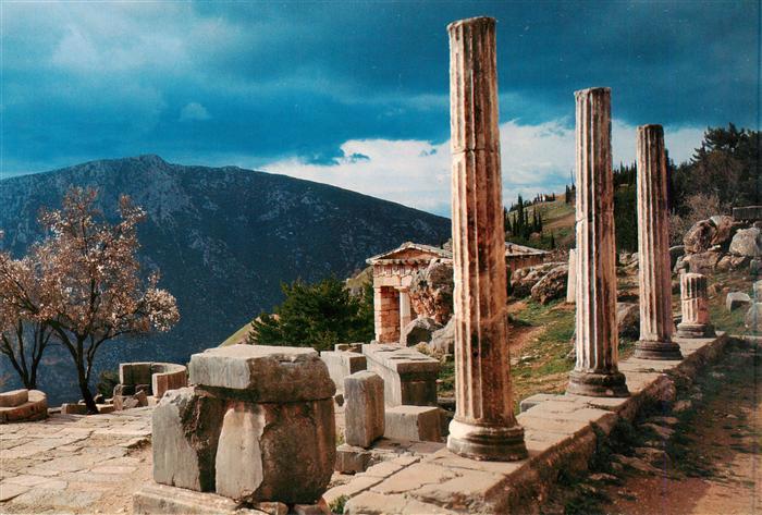 Delphi Delfi Greece Die Stoa und das Schatzhaus der Athener Ruinen Antike Staett