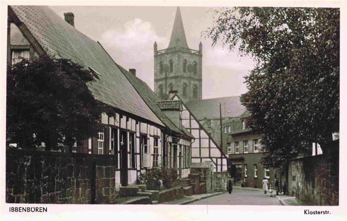 Ibbenbueren NRW Klosterstrasse Fachwerkhaus Kirchturm Kopfsteinpflaster Passante