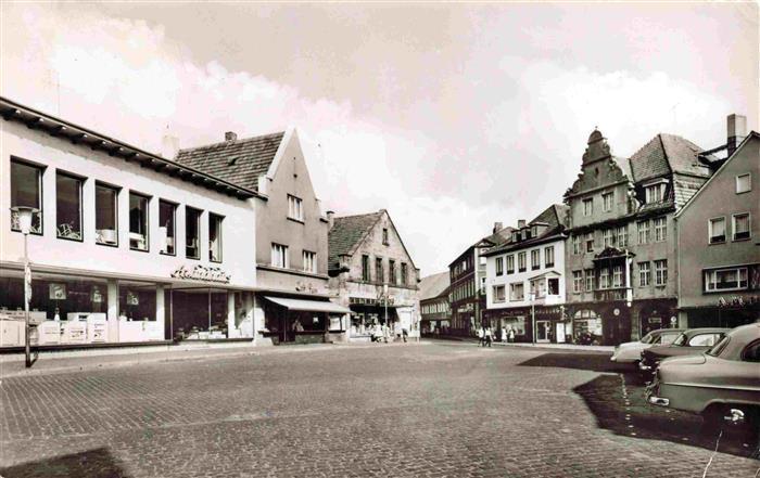 Ibbenbueren NRW Oberer-Markt Marktplatz Geschaefte Kopfsteinpflaster Autos Fachw