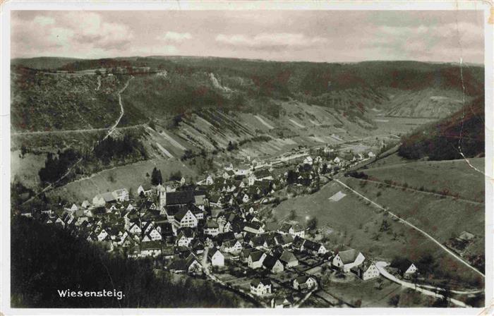 Wiesensteig Goeppingen BW Panorama Tal Kirche Dorf Huegel Felder Ortschaft