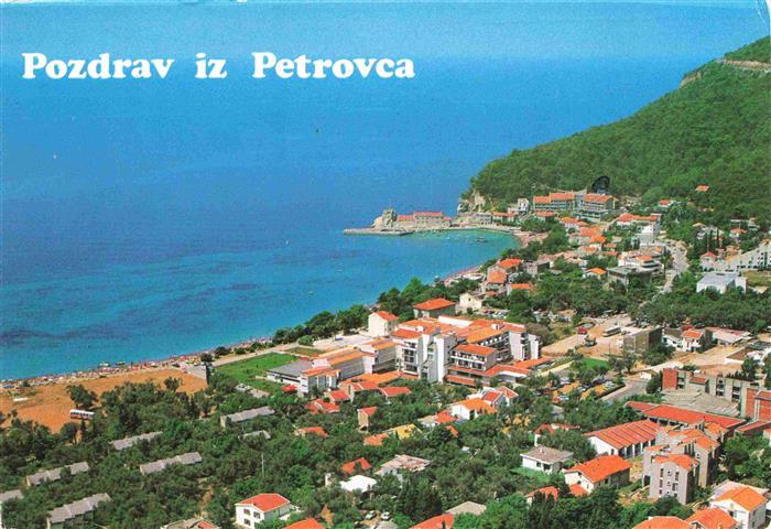 Petrovac na Moru Montenegro Kueste Adriatisches-Meer Bucht Ortschaft Strand Berg