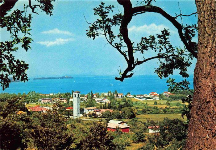 Pieve di Manerba Lago-di-Garda Isola-Garda Kirchturm Dorf Seepanorama Baeume