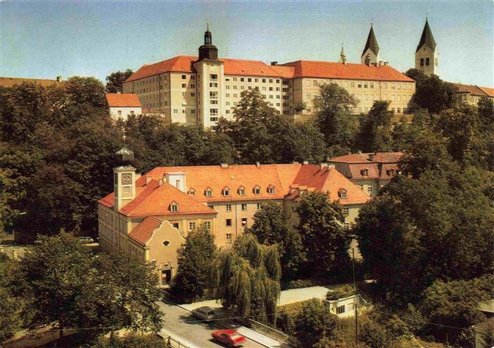 Freising Oberbayern Domberg Dom Bischofsresidenz Kirche Kloster Baeume Altstadt