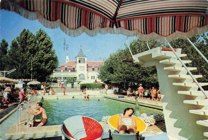 Sintra LISBOA PT Hotel Schwimmbad Pool Sonnenschirm Badegaeste Springer Sprungtu