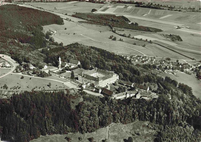 Schloss Zeil Leutkirch im Allgaeu BW Schloss-Zeil Kloster Kirchturm Wald Felder