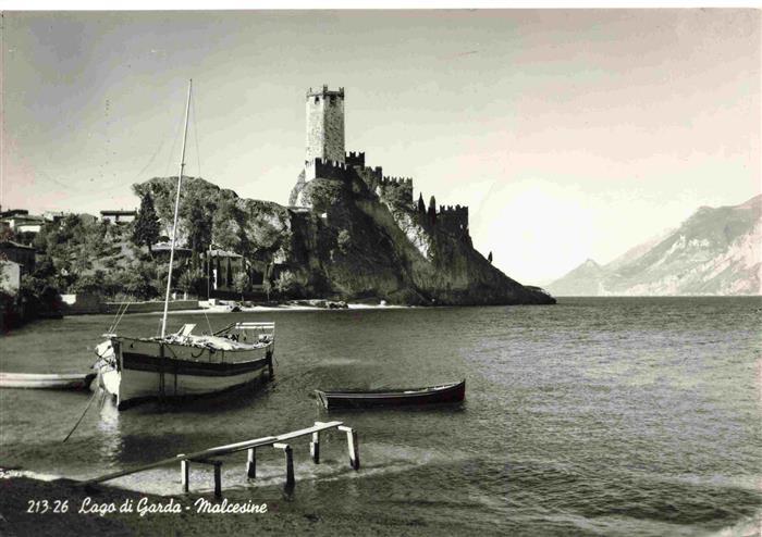 Malcesine Lago di Garda Veneto IT Lago-di-Garda Burg-Scaliger Segelboot Ruderboo