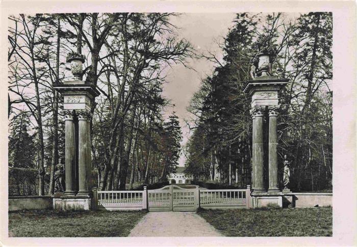 Rheinsberg Brandenburg Schloss-Rheinsberg Parktor Eingangstor Saeulen Allee Park