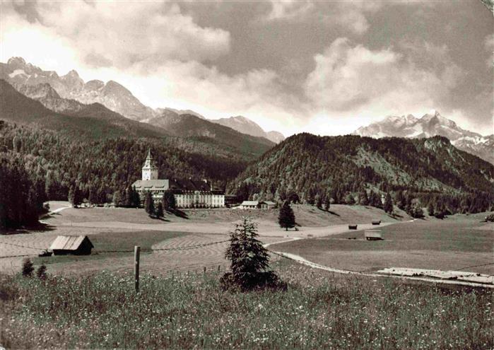 Klais-Kruen Bayern Schloss-Elmau Alpen Bergpanorama Wiesen Wald Hotel Wetterstei