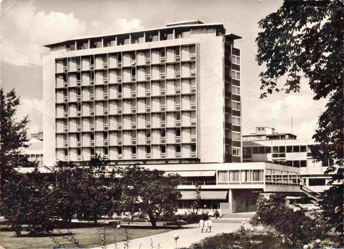 STUTTGART CITY Hotel-Schlossgarten Hochhaus Modernismus Park Passanten Baeume G