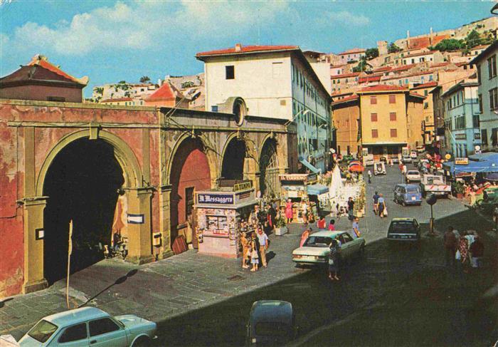 Portoferraio Elba Livorno Toscana IT Piazza-Cavour Arkaden Altstadt Kiosk Autos