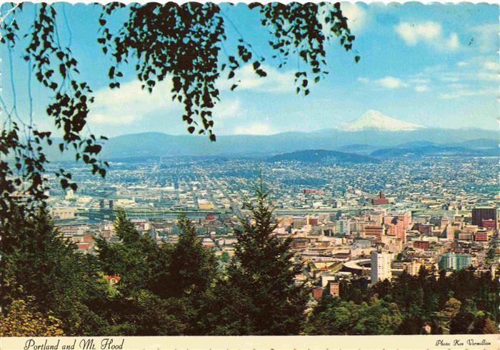 Portland Oregon USA Mt-Hood Stadtpanorama Fluss Berge Baeume Hochhaeuser Willame