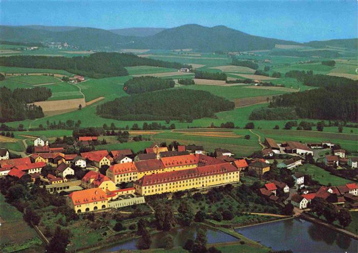 Strahlfeld Missionsdomikanerinnen Kloster Luftaufnahme Huegellandschaft Felder W