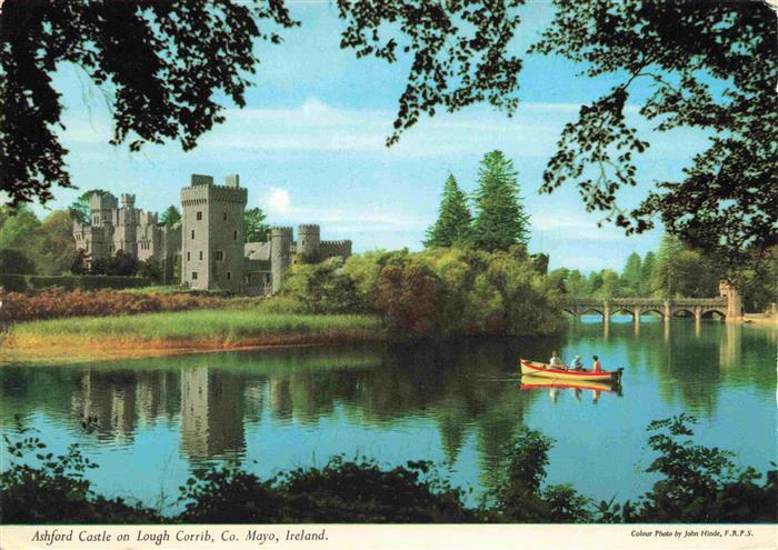 Cong Ashford-Castle Lough-Corrib Schloss See Ruderboot Bruecke Baeume