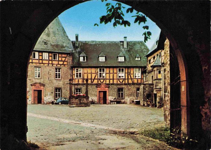 Kloster Schiffenberg Kloster-Schiffenberg Innenhof Fachwerk Brunnen Torbogen Bur
