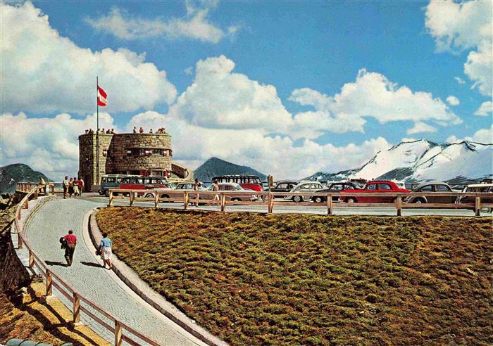 Grossglockner Gross-Glockner 3798m Kaernten AT Hochalpenstrasse Parkplatz Edelwe