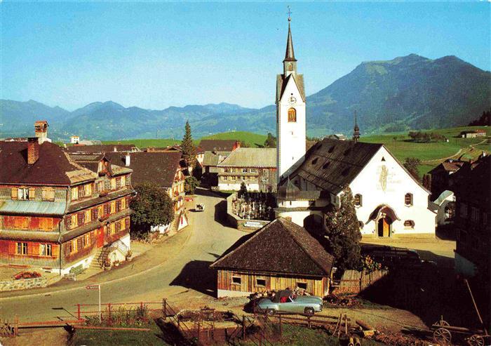 Schwarzenberg Bregenz Vorarlberg AT Dorfplatz Blick zur Kirche
