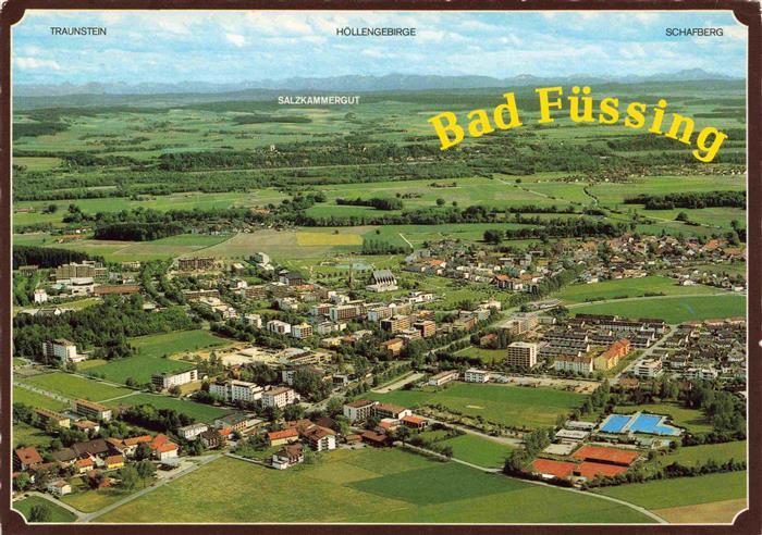 BAD FuessING Panorama Thermalbaeder Blick gegen Traunstein Hoellengebirge Schafb