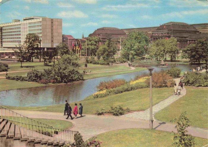 LEIPZIG Sachsen Messestadt Blick zum Schwanenteich Hotel Stadt Leipzig Hauptbahn