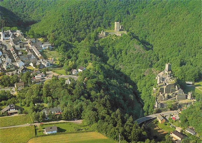 Manderscheid Eifel mit Ober- und Niederburg